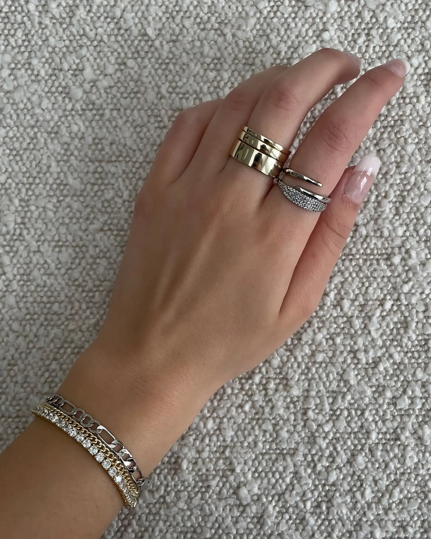 Simple tennis bracelet